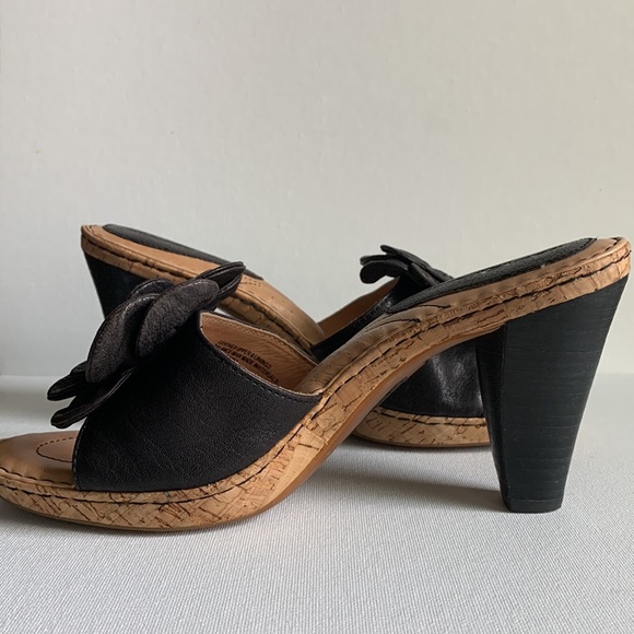 Børn Leather Flower Sandal with 4 Inch Heel—Size 10/42 - Picture 5 of 11